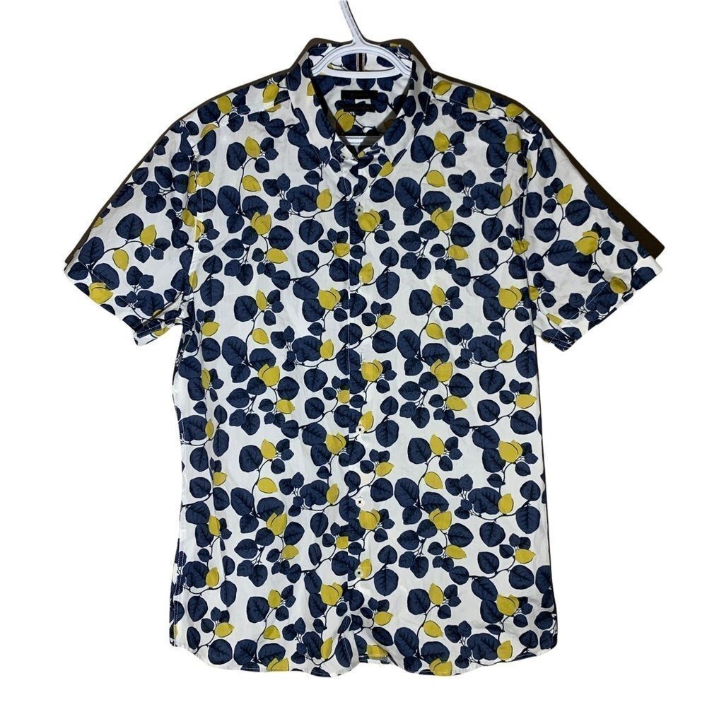 New RW&Co Short Sleeve Slim Fit Buttoned top
